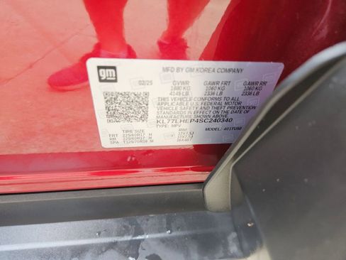 Used 2025 Chevrolet Trax LT w/ LT Convenience Package FWD image 30