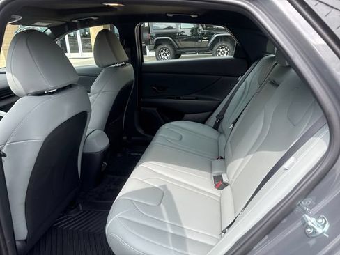Used 2025 Hyundai Elantra Limited FWD image 19