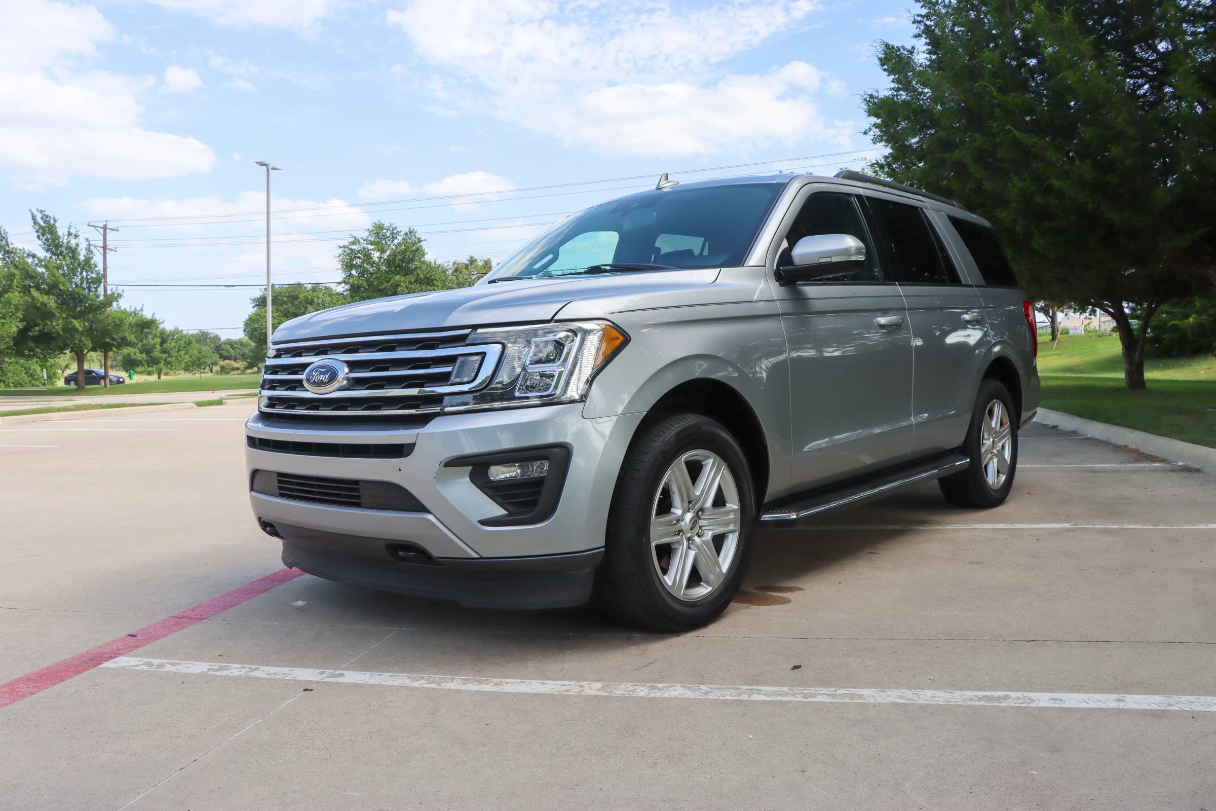 Used 2020 Ford Expedition XLT w/ Equipment Group 202A AWD/4WD image 3
