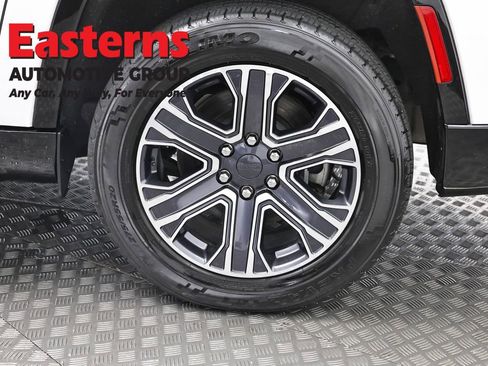 Used 2024 Jeep Wagoneer L Series II RWD image 37