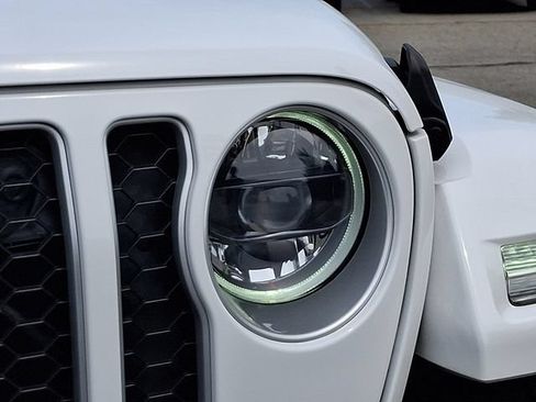 Used 2023 Jeep Wrangler Unlimited Sahara AWD/4WD image 9