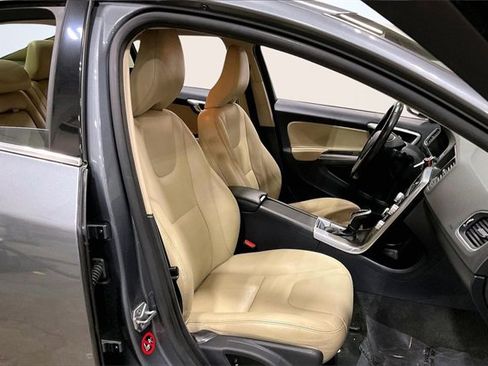 Used 2016 Volvo S60 T5 Premier image 7