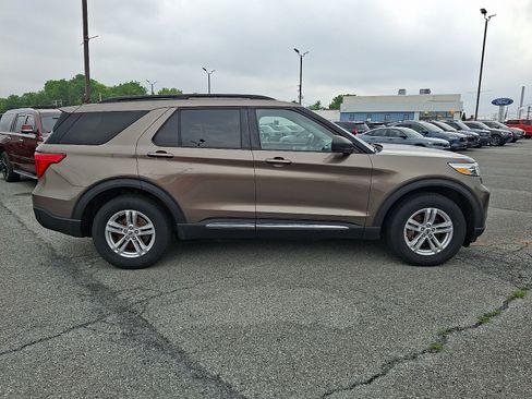 Certified 2021 Ford Explorer XLT w/ Class III Trailer Tow Package AWD/4WD image 7