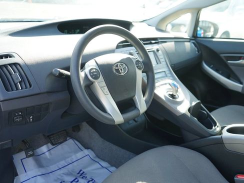 Used 2015 Toyota Prius Two FWD image 7