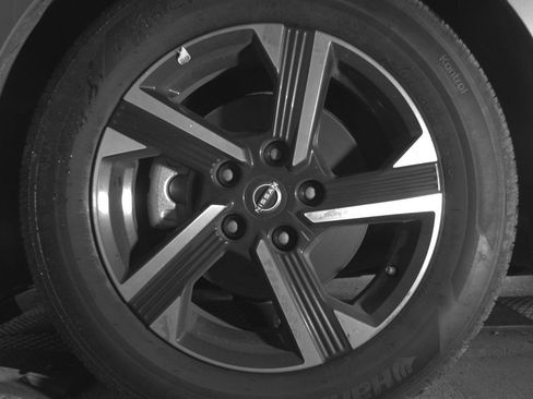 Used 2025 Nissan Sentra SV image 12