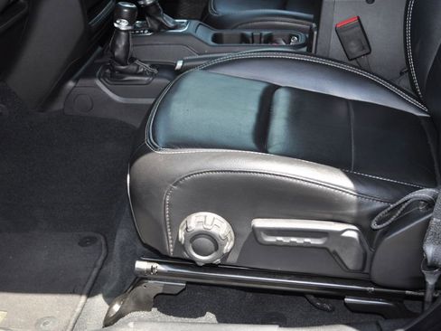 Used 2023 Jeep Wrangler Unlimited Sahara w/ Cold Weather Group AWD/4WD image 9