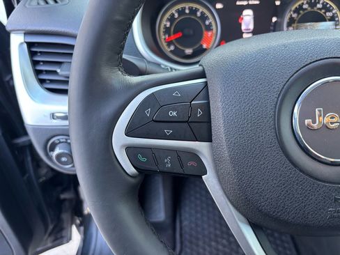 Used 2015 Jeep Cherokee Trailhawk w/ Comfort/Convenience Group image 18