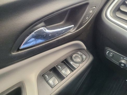 Used 2019 Chevrolet Equinox LS image 27