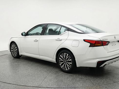 Used 2025 Nissan Altima 2.5 SV FWD image 6