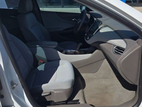 Used 2017 Chevrolet Malibu LS FWD image 16