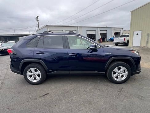 Used 2019 Toyota RAV4 XLE w/ Convenience Package AWD/4WD image 4