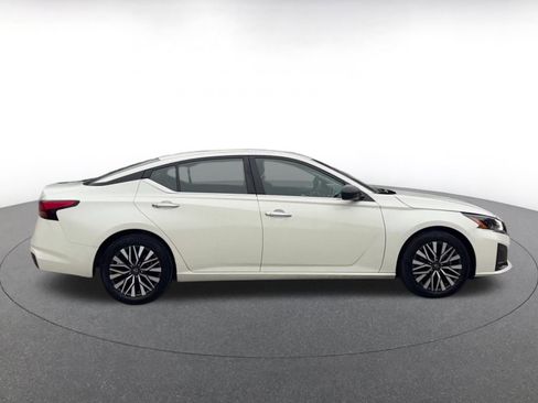 Used 2025 Nissan Altima 2.5 SV image 16