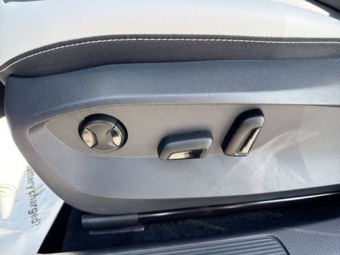 Used 2026 Volkswagen Taos SE FWD image 14