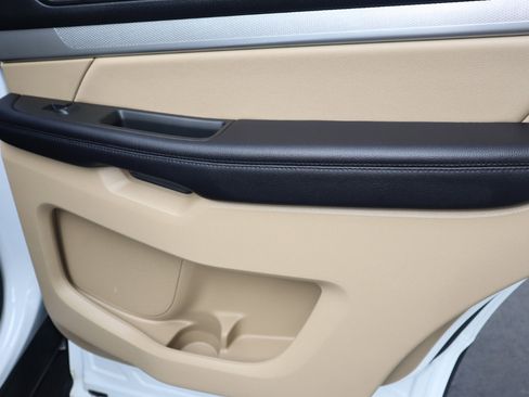 Used 2017 Ford Explorer XLT image 41