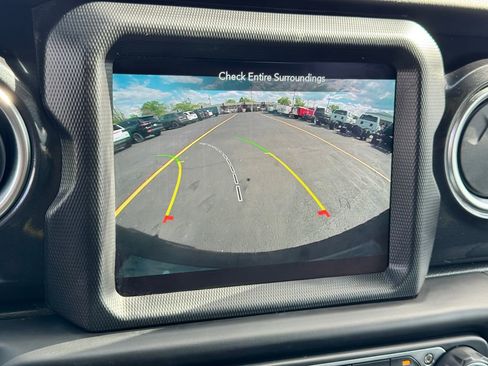 Used 2023 Jeep Wrangler Unlimited Sahara AWD/4WD image 28