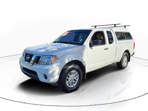 Used 2014 Nissan Frontier SV image 3