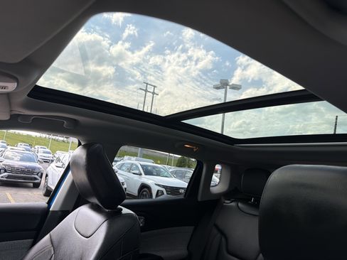 Used 2022 Jeep Compass Latitude w/ Sun and Sound Group AWD/4WD image 34