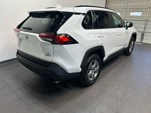 Used 2024 Toyota RAV4 LE AWD/4WD image 3