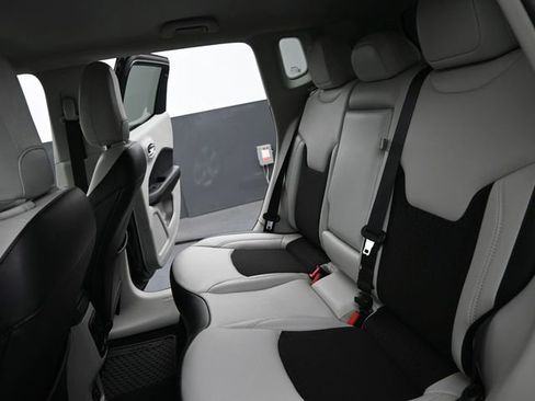 Used 2021 Jeep Compass Latitude w/ Convenience Group FWD image 15