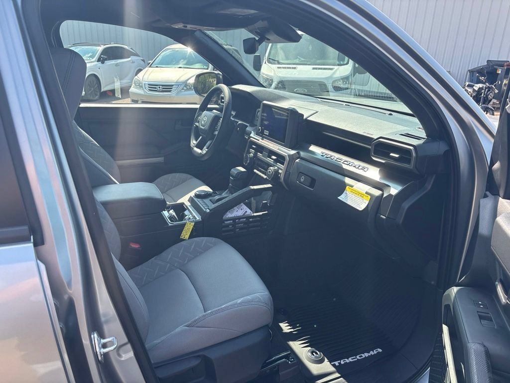 Certified 2026 Toyota Tacoma SR5 AWD/4WD image 18