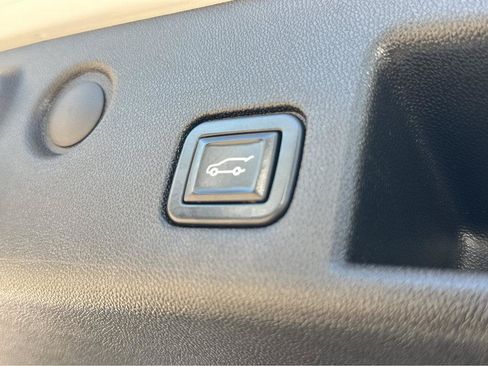 Used 2022 Chevrolet Equinox RS w/ Infotainment Package FWD image 38