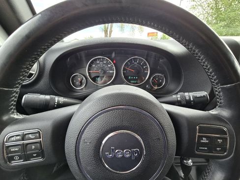 Used 2012 Jeep Wrangler Sahara w/ Connectivity Group AWD/4WD image 18