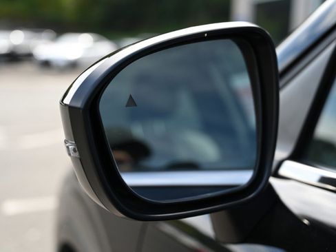 Used 2023 Mitsubishi Outlander SE image 11