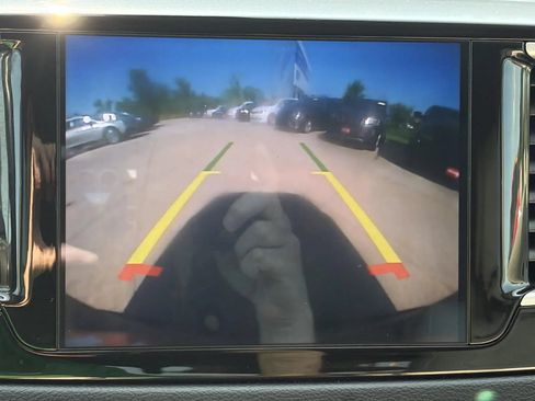 Used 2019 Chrysler Pacifica Touring-L FWD image 22