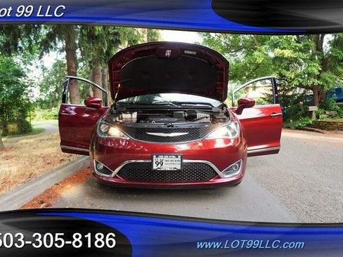 Used 2017 Chrysler Pacifica Touring-L FWD image 29