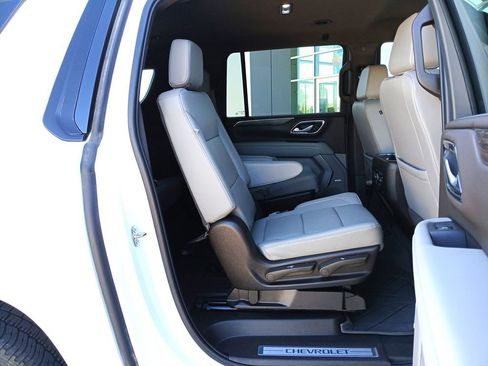 Used 2024 Chevrolet Suburban Z71 w/ Luxury Package image 28