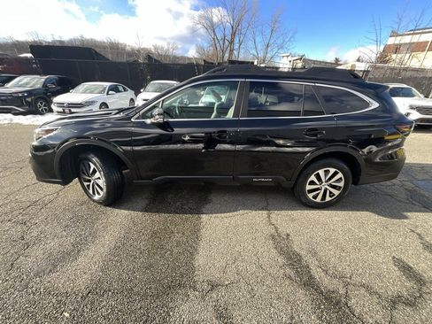 Used 2021 Subaru Outback Premium image 3