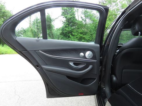 Used 2019 Mercedes-Benz E 300 4MATIC image 18