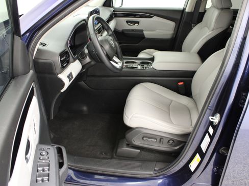 Used 2025 Honda Pilot Touring image 14