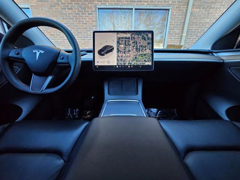 Used 2023 Tesla Model Y Long Range image 32