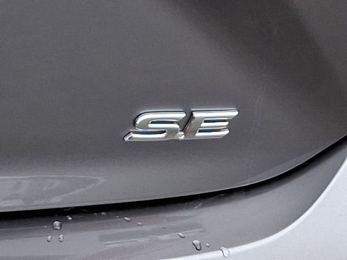 Used 2025 Toyota Camry SE image 29