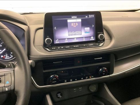 Used 2025 Nissan Rogue SV image 5