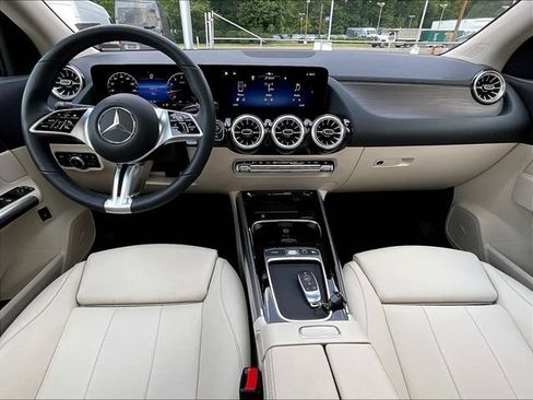 Used 2026 Mercedes-Benz GLA 250 4MATIC image 9