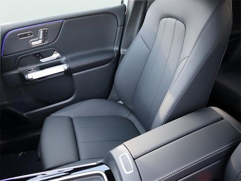 New 2026 Mercedes-Benz GLB 250 4MATIC image 32