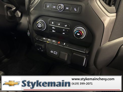 Used 2023 Chevrolet Silverado 1500 Custom image 24
