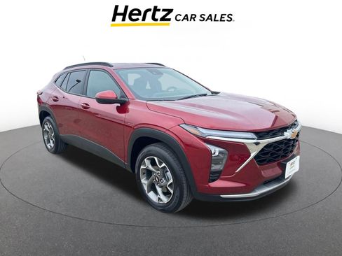 Used 2025 Chevrolet Trax LT image 1