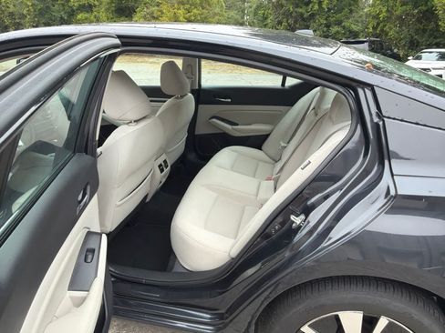 Used 2019 Nissan Altima 2.5 SV AWD/4WD image 16