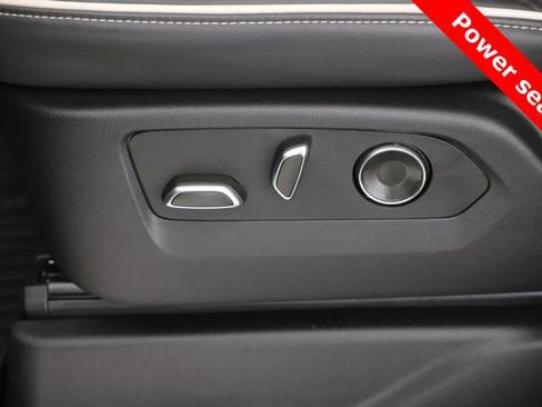 Used 2025 Cadillac Escalade ESV Sport w/ Touring Package image 19