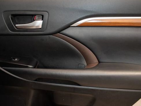Used 2019 Toyota Highlander Limited AWD/4WD image 14