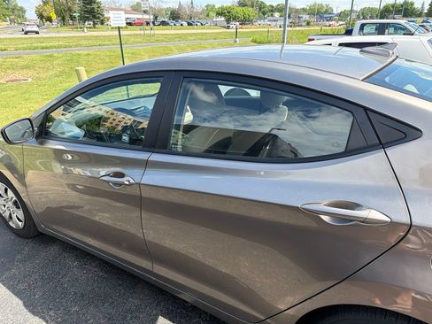 Used 2016 Hyundai Elantra SE FWD image 7
