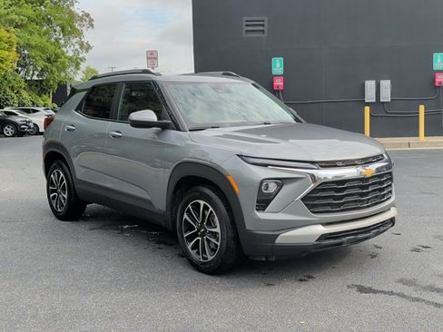 Used 2024 Chevrolet TrailBlazer LT FWD image 3