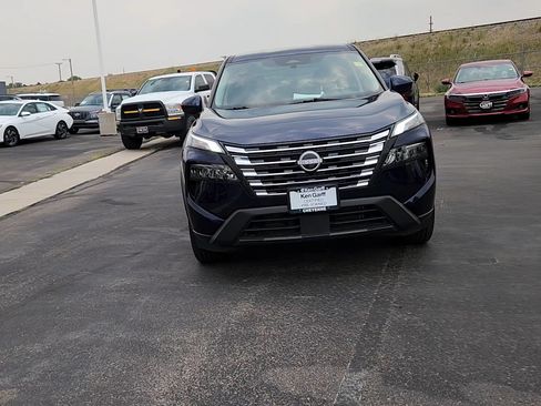 Used 2025 Nissan Rogue SV AWD/4WD image 4