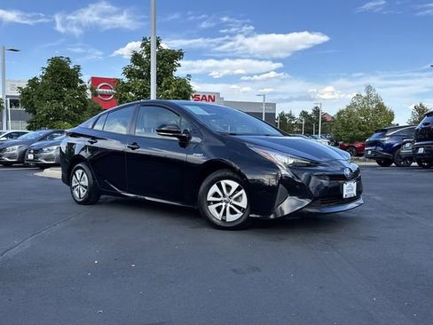 Used 2017 Toyota Prius Four image 1