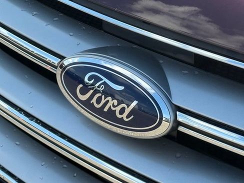 Used 2018 Ford Edge Titanium w/ Ford Safe & Smart Package AWD/4WD image 26