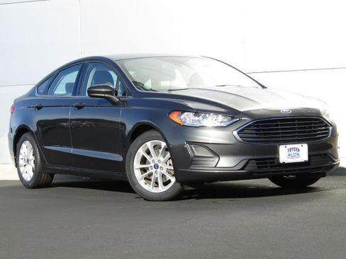 Used 2019 Ford Fusion SE image 1