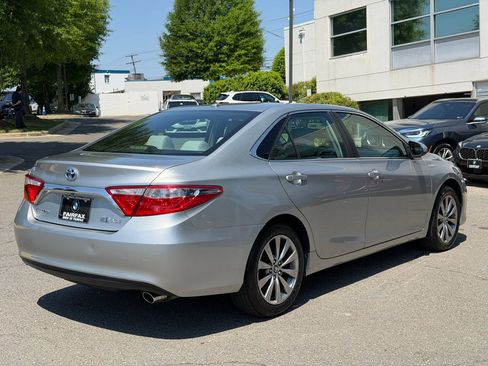 Used 2015 Toyota Camry XLE w/ Moonroof Package FWD image 9